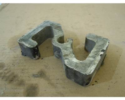 USED FRONT AXLE LEAF SPRING SPACER - 1 1/8 INCHES TALL, FLAT
P/N: 680-322-21-52