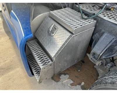 Kenworth T680 Tool Box