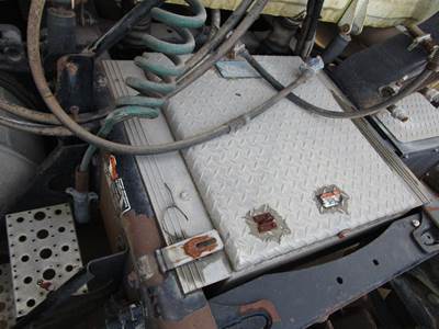 Merritt CASCADIA 125 Tool Box for a Freightliner CASCADIA 125