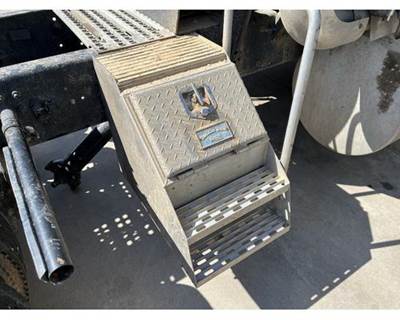 Merritt SADDLEBOX Tool Box for a Volvo VNL