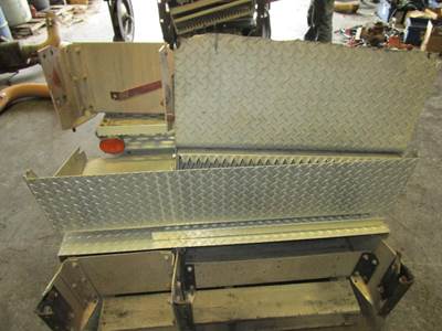 USED INTERNATIONAL BATTERY/TOOL BOX