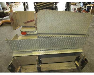 USED INTERNATIONAL BATTERY/TOOL BOX