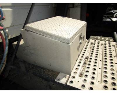 Volvo VNL Tool Box