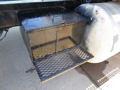 WhiteGMC WIA AREO SERIES Tool Box