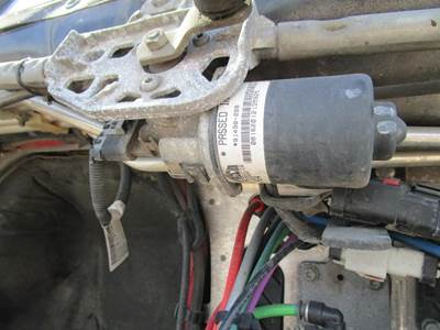 Freightliner Cascadia Windshield Wiper Motor for a Freightliner CASCADIA 125