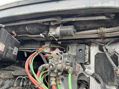 Freightliner Cascadia Windshield Wiper Motor for a Freightliner CASCADIA 126