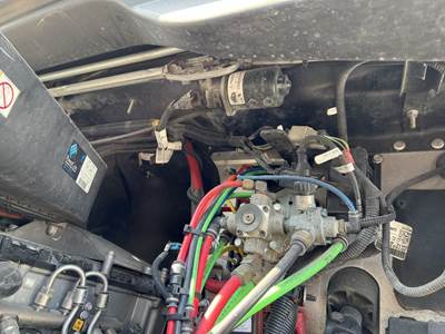 Freightliner Cascadia Windshield Wiper Motor for a Freightliner CASCADIA 125