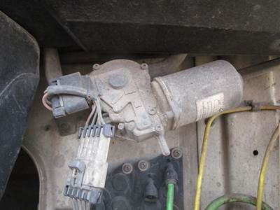 International 9400 Windshield Wiper Motor for a International 9400I