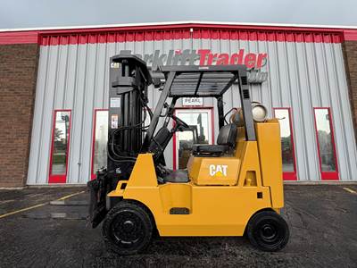 CAT GC40K CUSHION TIRE 8000LB FORKLIFT WITH SIDE SHIFTING FORK POSITIONER