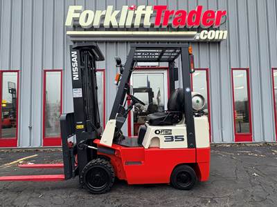 NISSAN CPJ01A18PV CUSHION TIRE 3500LB FORKLIFT WITH SIDE SHIFT