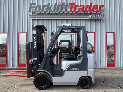 2005 Nissan MCP1F2A25LV Cushion Tire Forklift - Sideshifter