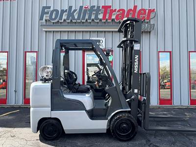 2018 NISSAN CUSHION TIRE 8000LB FORKLIFT WITH SIDE SHIFTING FORK POSITIONER
