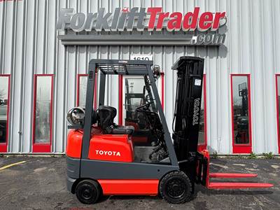 1996 Toyota 42-6FGCU15 Cushion Tire Forklift - Sideshifter