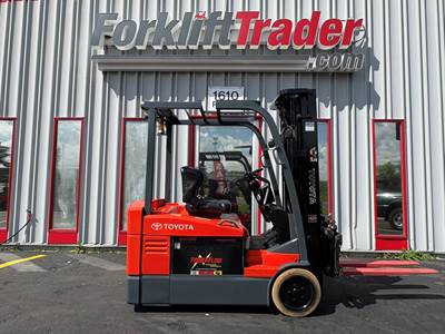2004 Toyota 7FBEU20 Cushion Tire Forklift - Sideshifting Fork Positioner