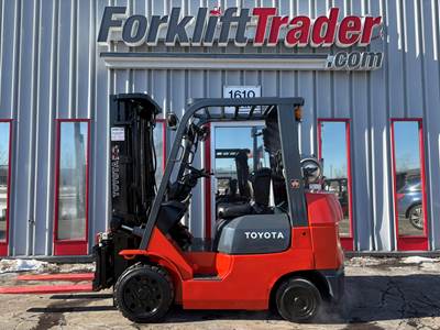 2009 Toyota 7FGCU25 Cushion Tire Forklift - Sideshifting Fork Positioner