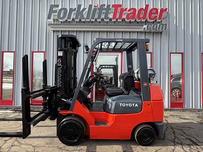 2005 Toyota 7FGCU25 Cushion Tire Forklift - Sideshifting Fork Positioner
