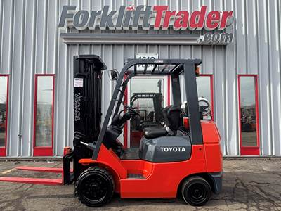 2003 Toyota 7FGCU25 Cushion Tire Forklift - Sideshifter