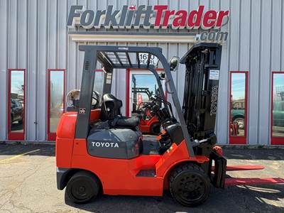 2006 Toyota 7FGCU25 Cushion Tire Forklift - Sideshifter