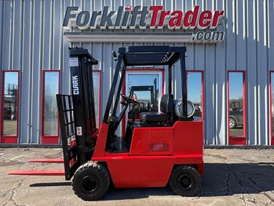 Clark GPS15 Pneumatic Tire Forklift