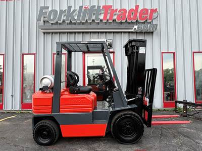 Toyota 42-5FG25 Pneumatic Tire Forklift - Sideshifting Fork Positioner