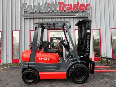 2000 Toyota 42-6FG25 Pneumatic Tire Forklift