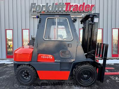 1998 Toyota 526FGU35 Pneumatic Tire Forklift - Sideshifter