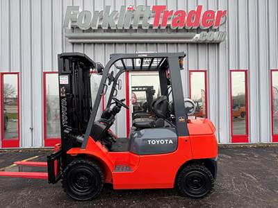 2007 TOYOTA 7FGU25 SOLID PNEUMATIC TIRE 5000LB FORKLIFT WITH SIDE SHIFT