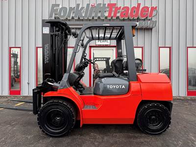 2015 Toyota 7FGU35 Pneumatic Tire Forklift - Sideshifter