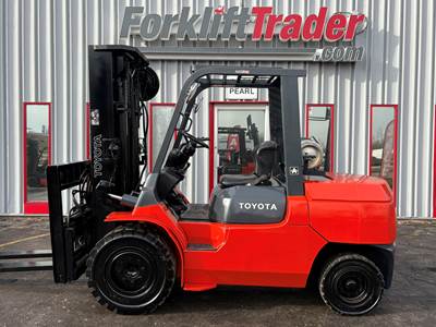 TOYOTA 7FGU45 SOLID PNEUMATIC TIRE 10000LB FORKLIFT WITH S.S.F.P.
