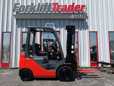 2013 Toyota 8FGU18 Pneumatic Tire Forklift - Sideshifter