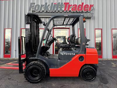 2018 TOYOTA 8FGU25 SOLID PNEUMATIC TIRE 5000LB FORKLIFT WITH SIDE SHIFT