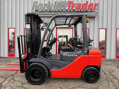 2016 Toyota 8FGU25 Pneumatic Tire Forklift - Sideshifter