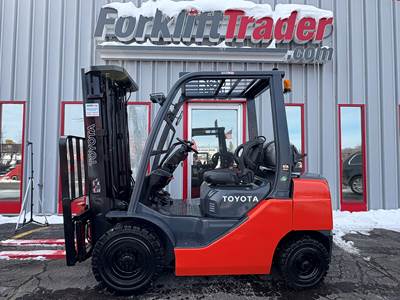 2016 Toyota 8FGU25 Pneumatic Tire Forklift - Sideshifter