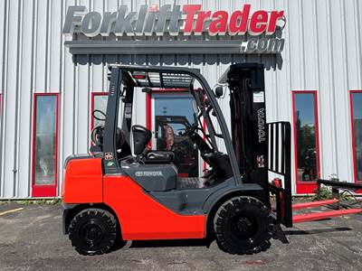 2016 Toyota 8FGU25 Pneumatic Tire Forklift - Sideshifter