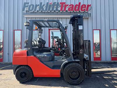 2015 Toyota 8FGU30 Pneumatic Tire Forklift - Sideshifter