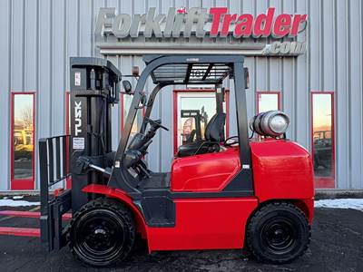 2008 Tusk 800PG-8 Pneumatic Tire Forklift - Sideshifter