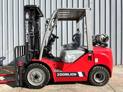 Free Freight 2023 ZOOMLION FL30 6600LB PNEUMATIC FORKLIFT WITH A KUBOTA ENGINE