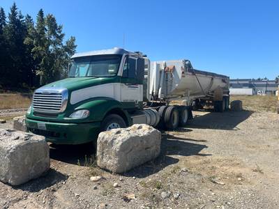 2007 Freightliner Columbia Truck