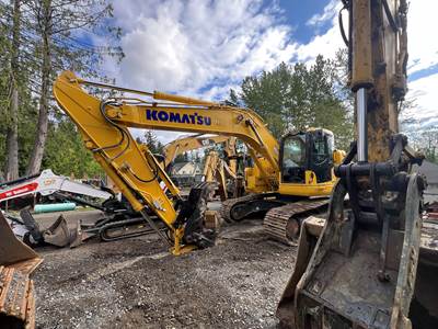 2022 Komatsu 238 Excavator