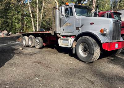 2001 Peterbilt 357 Flatbed Truck