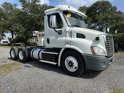 Freightliner Cascadia 113 Day Cab Truck - Detroit 450HP, 12 Speed Dt12 Amt