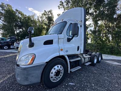 Freightliner Cascadia 113 Day Cab Truck - Detroit 410HP, 10 Speed Manual