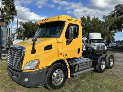 Freightliner Cascadia 113 Day Cab Truck - Detroit 435HP, 12 Speed Dt12 Amt
