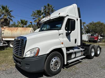 Freightliner Cascadia 125 Day Cab Truck - Detroit 505HP, 10 Speed Manual