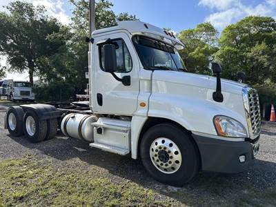 Freightliner Cascadia 125 Day Cab Truck