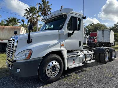 Freightliner Cascadia 125 Day Cab Truck