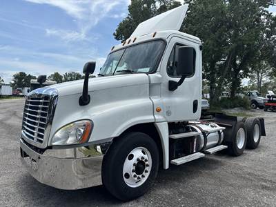 Freightliner Cascadia 125 Day Cab Truck - Detroit 450HP, 12 Speed Amt
