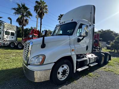 Freightliner Cascadia 125 Day Cab Truck - Detroit 455HP, 12 Speed Dt12 Amt
