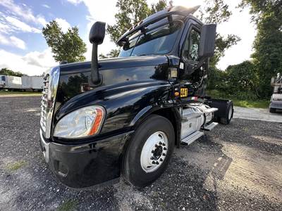 Freightliner Cascadia 125 Single Axle Day Cab Truck - Detroit 410HP, 10 Speed Manual