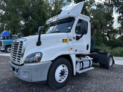 Freightliner Cascadia 125 Single Axle Day Cab Truck - Detroit 410HP, 10 Speed Manual